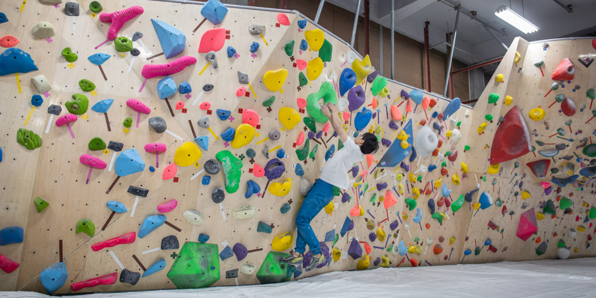 ロッキー品川店 東京都内最大級のボルダリング施設 Rocky Climbing Fitness Gym