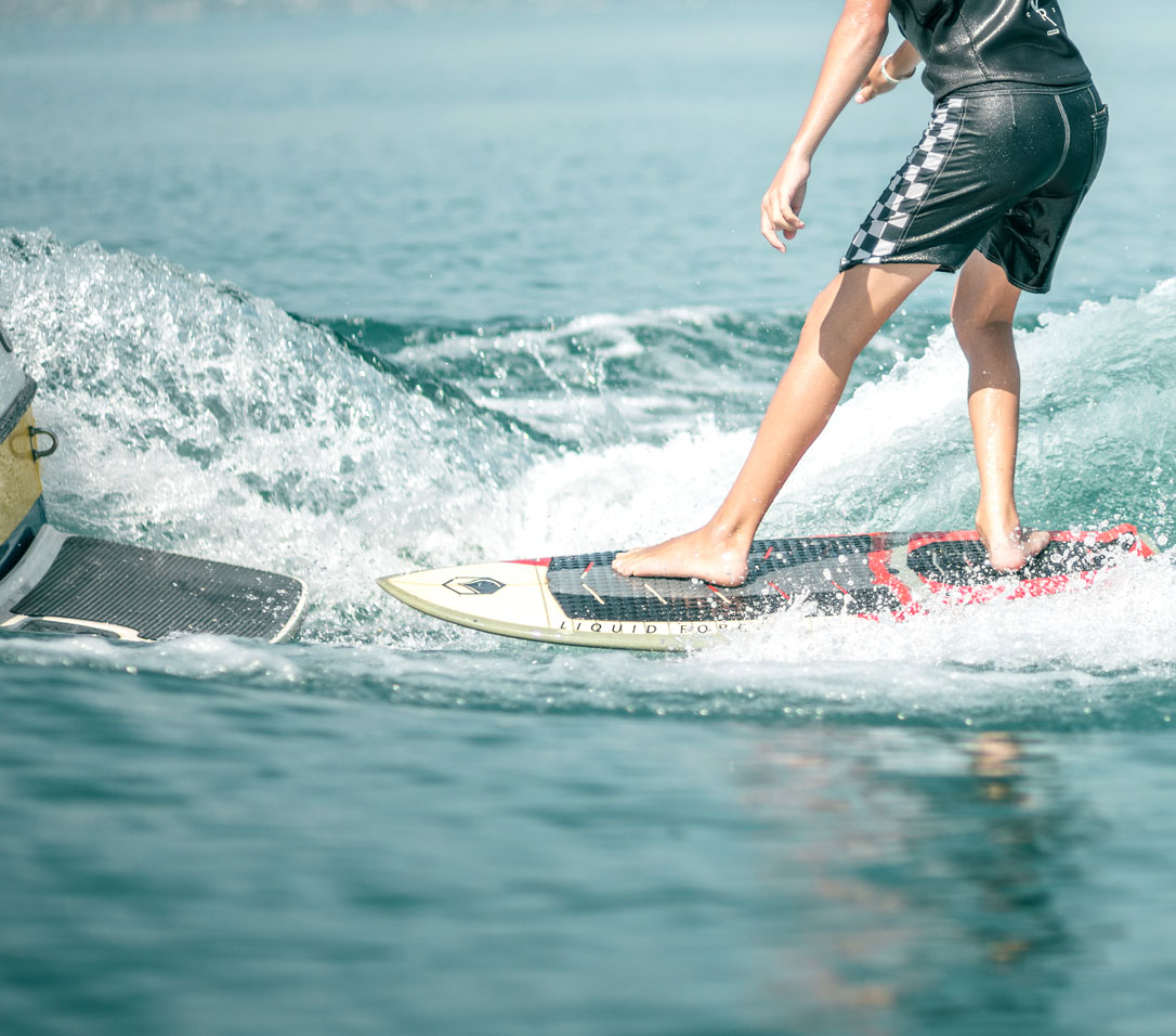 Wakesurfen auf dem Thunersee bei Interlaken