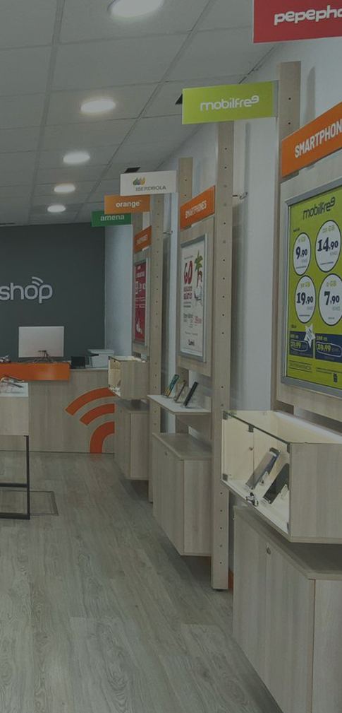 Interior de punto de venta de franquicia Tecnyshop