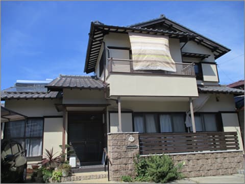 塗装塗り替え工事後の戸建て住宅南面の状況