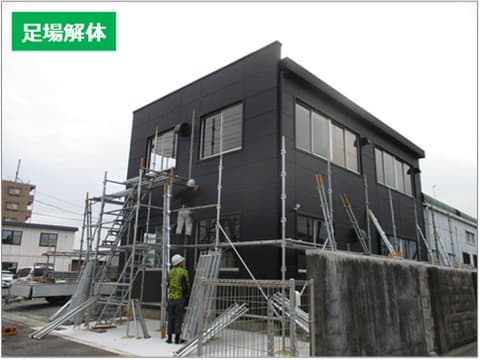 店舗及び倉庫の外壁塗装工事の足場解体終了後の状況