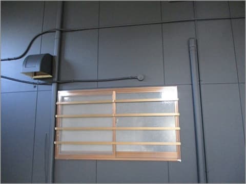 外装塗装塗り替え工事後の大型倉庫内部の状況