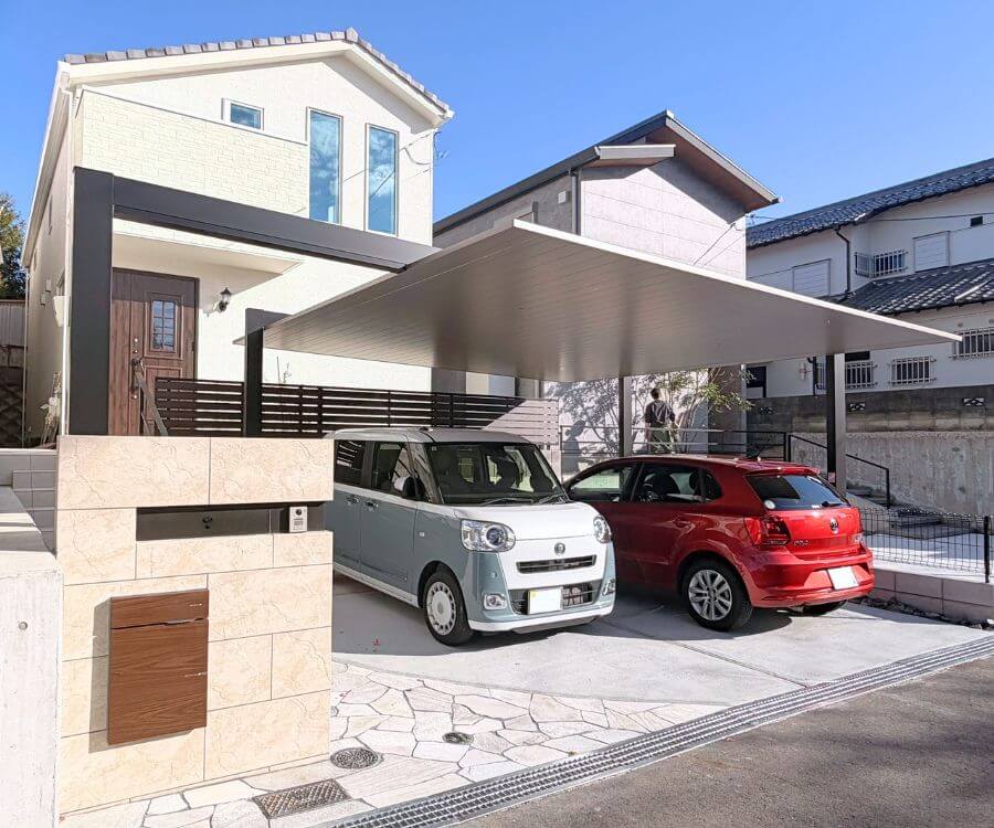 新築外構工事施工事例（アプローチ：東洋石創のTP-T40・カーポート：LIXILのカーポートSC）2025年11月Y様邸の写真