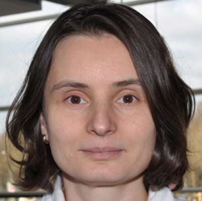 Dr. Andreea Karwecki