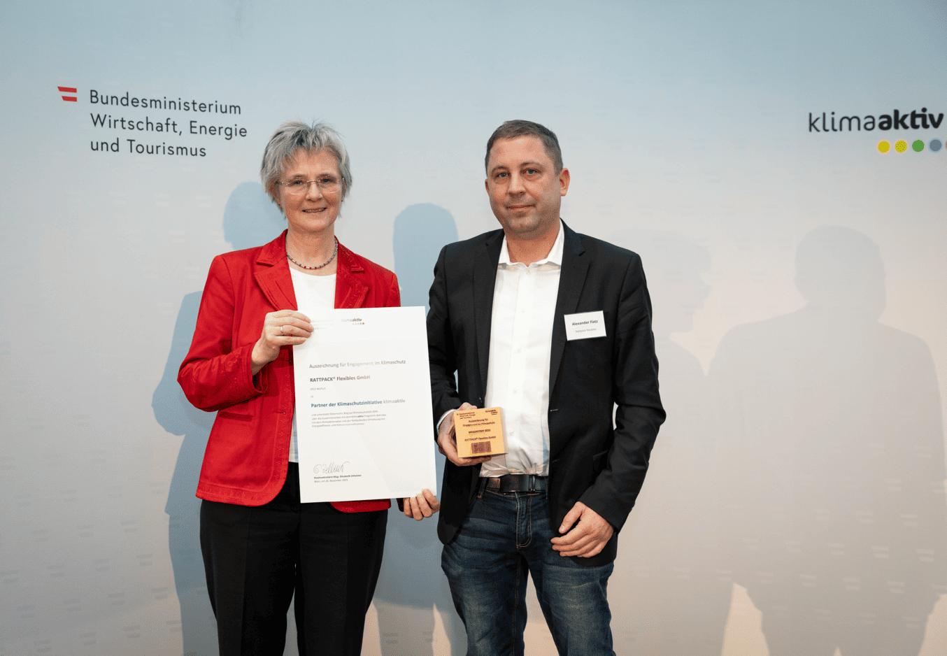 Bild mit Bettina Bergauer von BMWET und Alexander Flatz Teamleiter Technik Rattpack