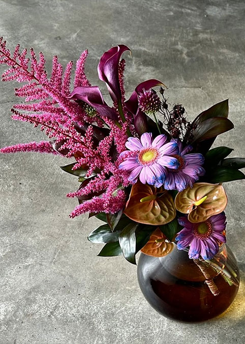 スチルベとガーベラの花束、シックで上品な花束