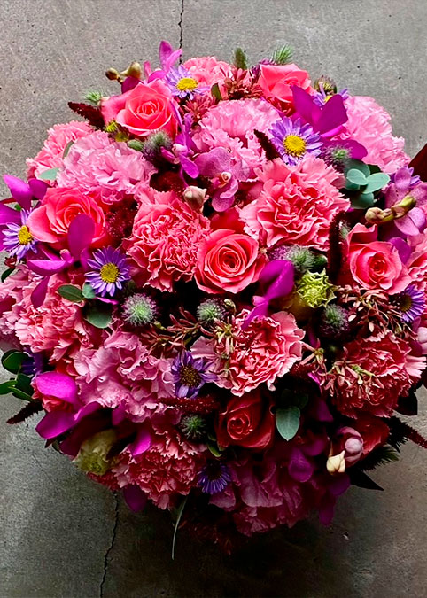 ピンクでいっぱいのラウンドアレンジ,お祝いにとご注文いただきました♪オープンされる方にピッタリのカラー