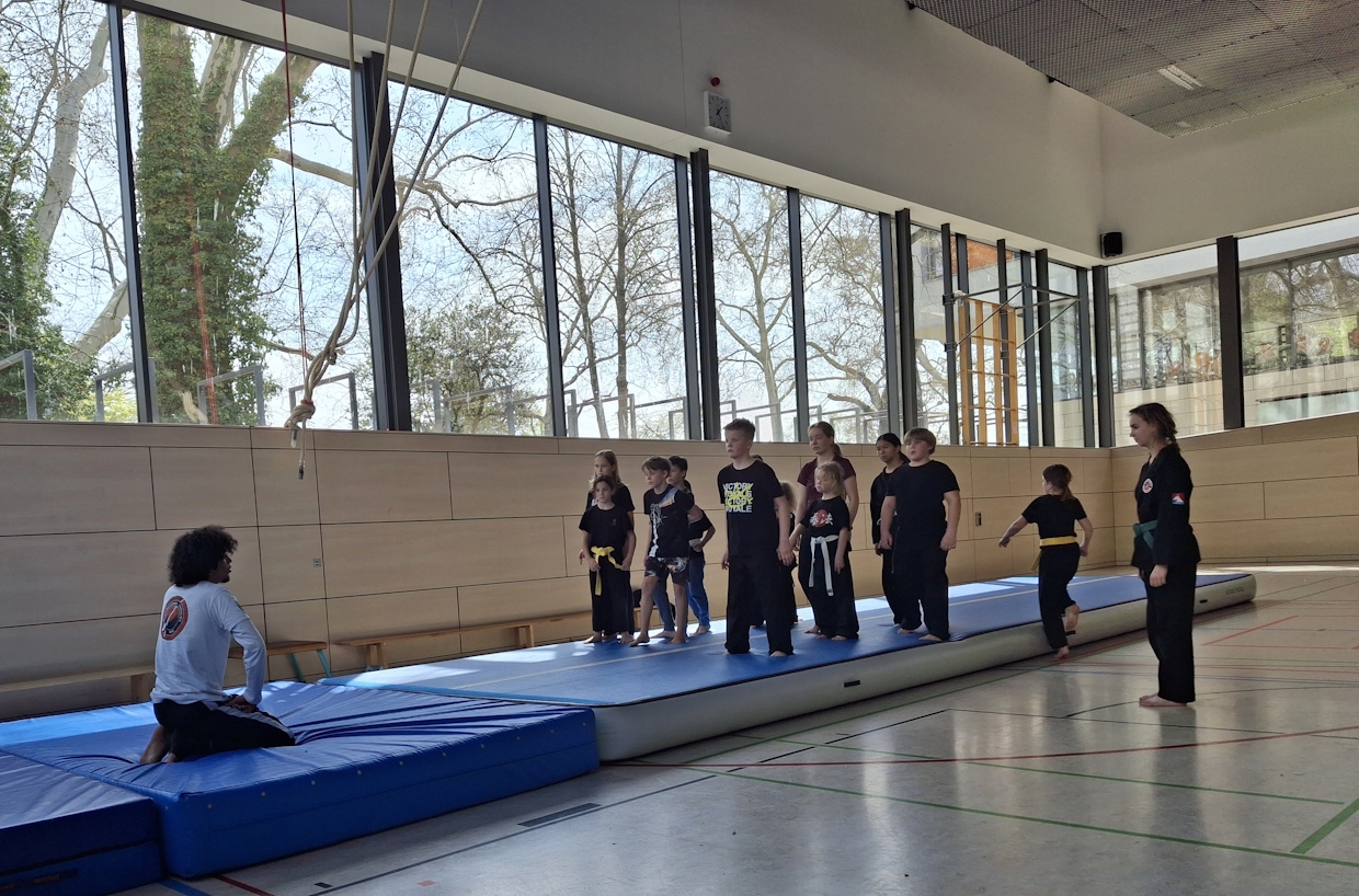 Person beim Training im Fitnessstudio