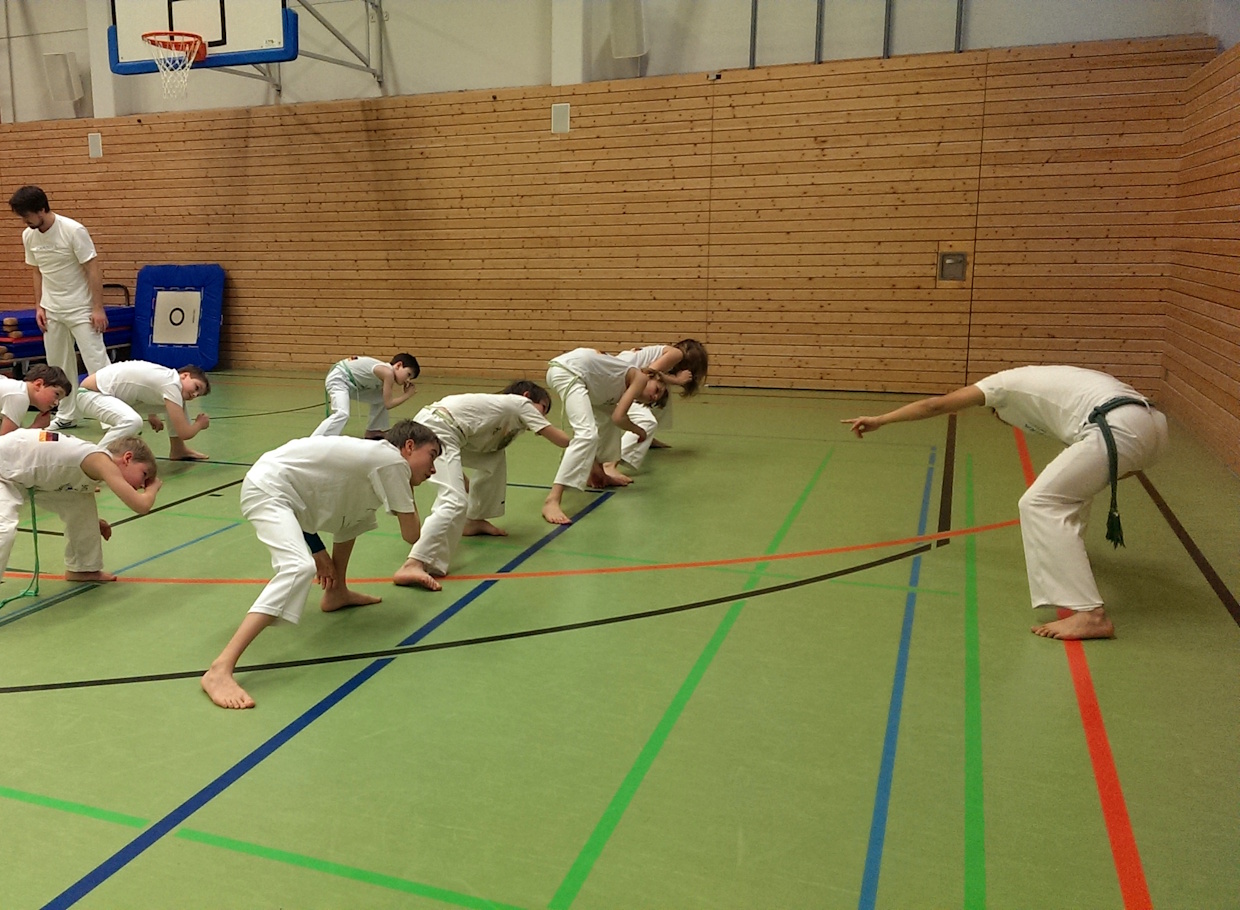 Person beim Training im Fitnessstudio