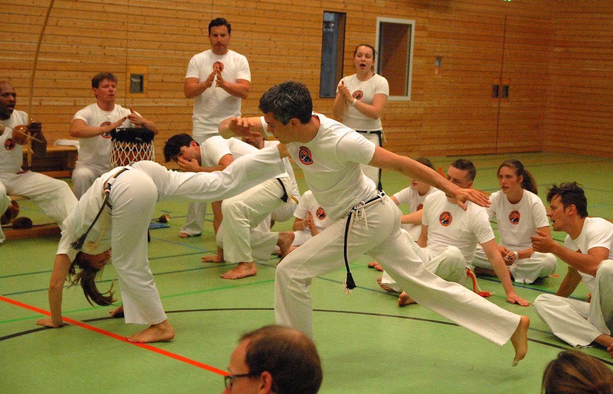 Zwei Personen beim Brazilian Jiu-Jitsu Training