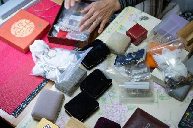 骨董品・茶道具・他、古い物全般の買取や処分、遺品整理、不動産物件の