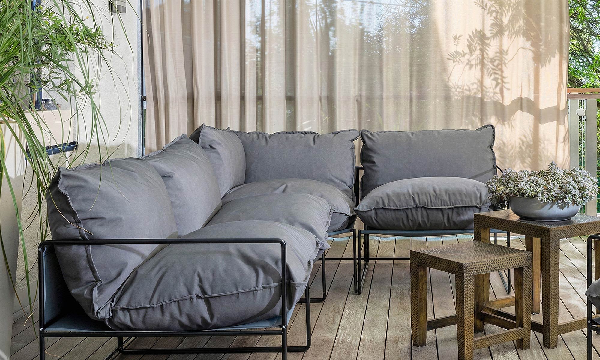 Modulare SOLIDAY RELOAD Loungemöbel für wetterfeste und individuelle Outdoor-Sitzlandschaften
