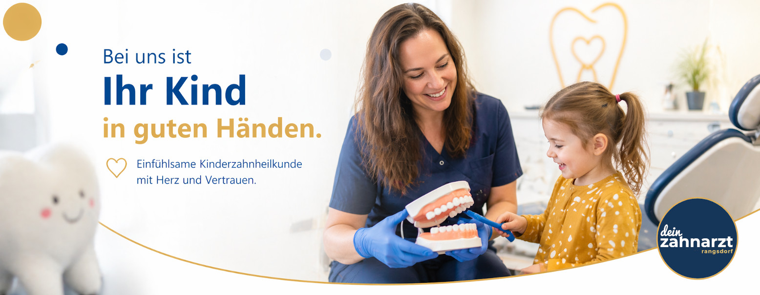 Glückliche Patienten bei einer Behandlung in der Zahnarztpraxis in Rangsdorf