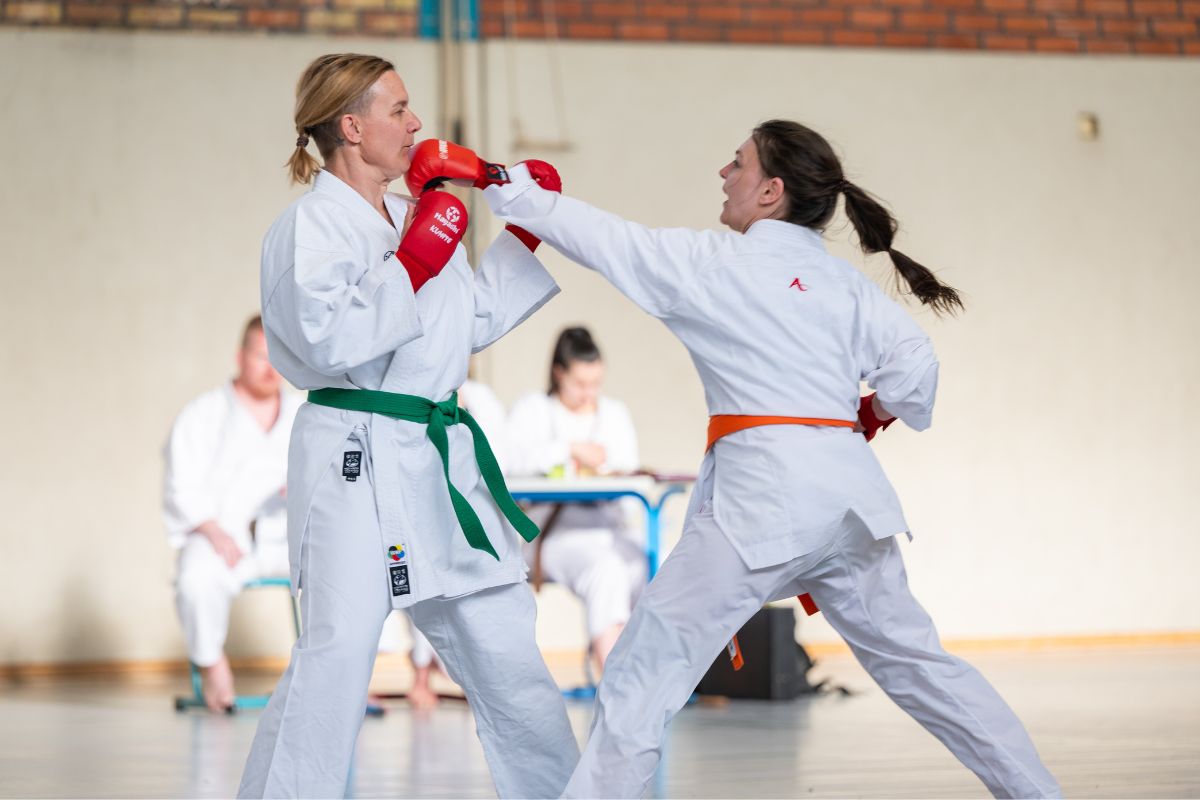 Frauen Karate Selbstbehauptung