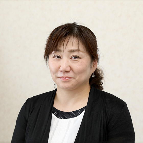 女性スタッフ