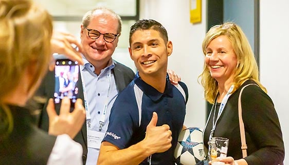 Professioneller Fußball Freestyler Show-Act für Firmenfeiern und exklusive Unternehmensevents