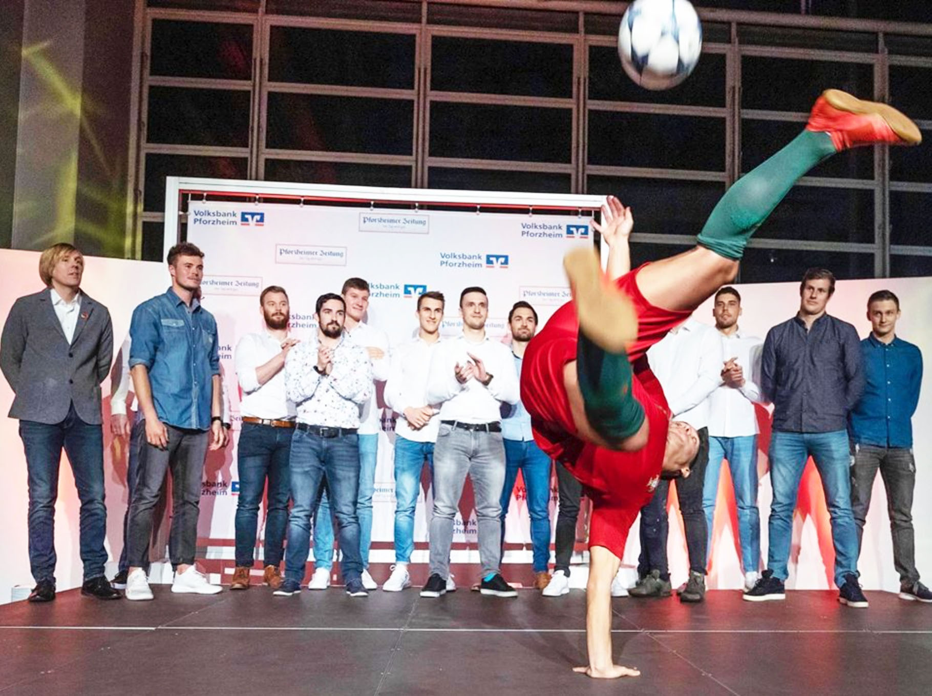 WM 2026 Showact und Fußball-Freestyle Rahmenprogramm mit Saki buchen